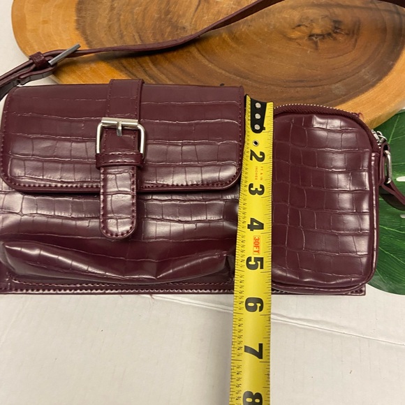 Urban Outfitters Cranberry Flat shoulder bag Crossbody - Picture 9 of 9